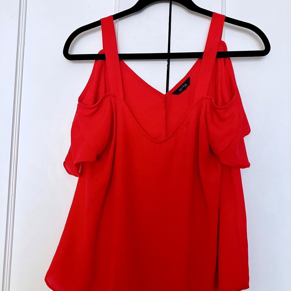❤️✨ VIBRANT NICHII RED COLD SHOULDER RUFFLE TOP (LARGE) ✨❤️ - Picture 2 of 6